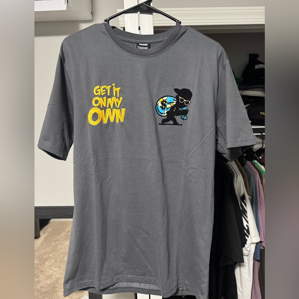 Trendy Gray Graphic Tee with Bold Design